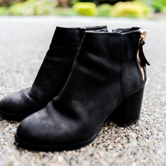 Aldo Black Suede Ankle Boots with Side Zippers - Picture 2 of 4